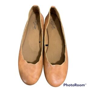 City Streets Caramel Brown Scalloped Vegan Slip On Ballet Flats Women's Size 8 M
